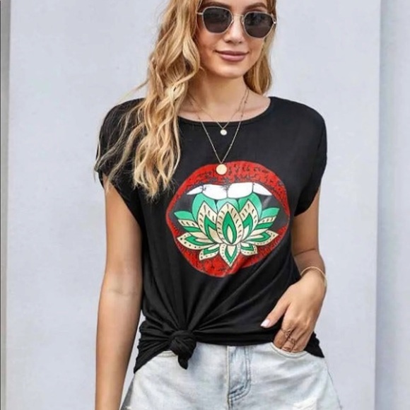 ❌SOLD❌✨Lotus Kiss Black Graphic Tee✨Brand New In Packaging✨ - Picture 5 of 8